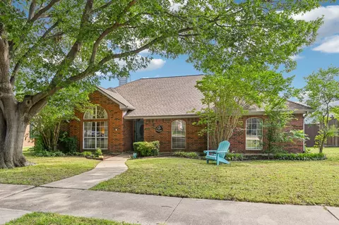 1213 Shawnee Trl, Carrollton, TX 75007