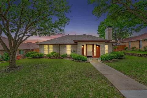 2010 Vista Crest Dr, Carrollton, TX 75007