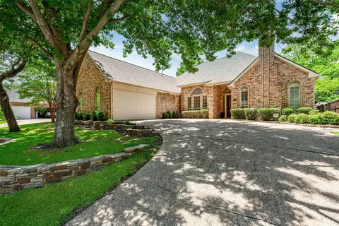 934 Hills Creek Dr, Mckinney, TX 75072