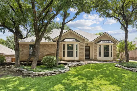 6700 Canalview Dr, Arlington, TX 76016