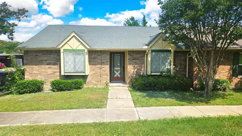 18 E Townhouse Ln #31, Grand Prairie, TX 75052