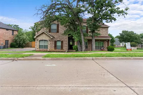 800 Whitley Ct, Kennedale, TX 76060