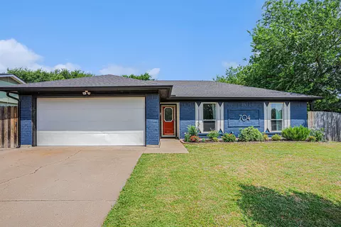 704 Vaughn Dr, Burleson, TX 76028