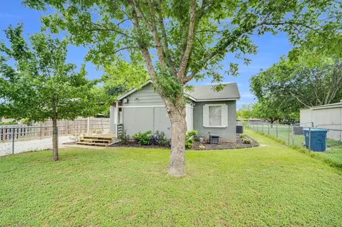 121 Chowning Dr, Desoto, TX 75115