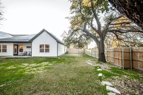 Exterior - 100 E 3rd St, Tolar, TX 76476 photo 3 of 4