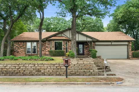 608 Steeplechase Dr, Bedford, TX 76021