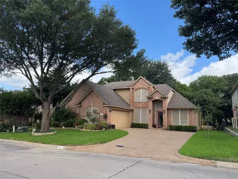 135 Freedom Ct, Rockwall, TX 75032