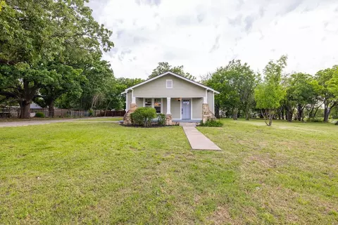 711 Fannin St, Nocona, TX 76255