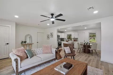 707 N Holly Ave, Sherman, TX 75092