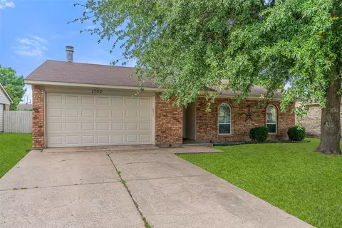 1702 Santa Fe Trl, Grand Prairie, TX 75052