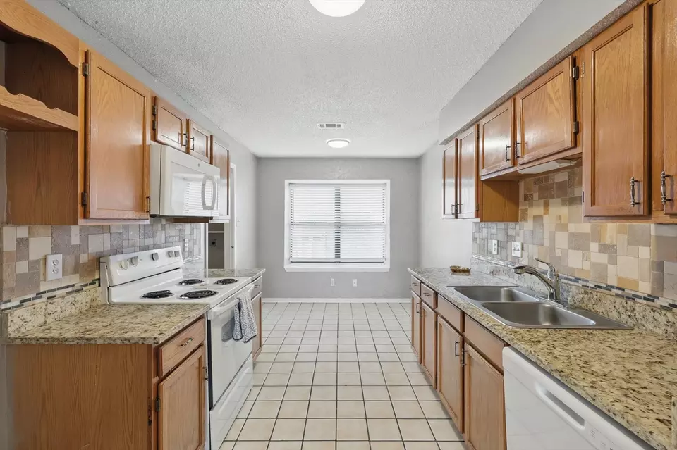  5133 Colonial Dr, Flower Mound, TX 75028 photo 9