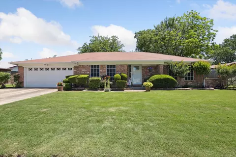 7108 Stonybrooke Dr, North Richland Hills, TX 76182