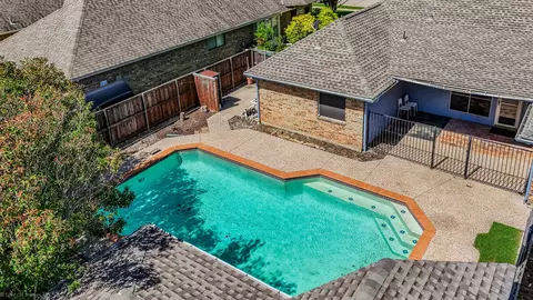 2810 Live Oak Dr, Rowlett, TX 75088