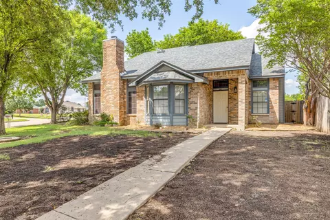 861 Valleybrooke Dr, Arlington, TX 76001