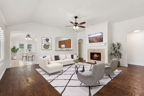 9709 Maryville Ln, Fort Worth, TX 76108