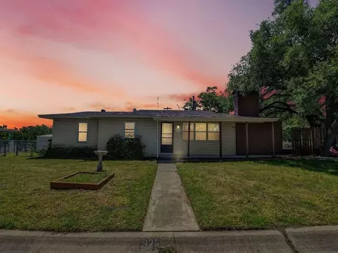 323 W Rentz St, Weatherford, TX 76086
