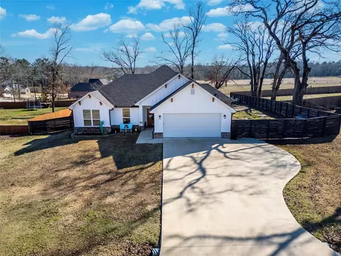 18358 Timber Oaks Dr, Lindale, TX 75771