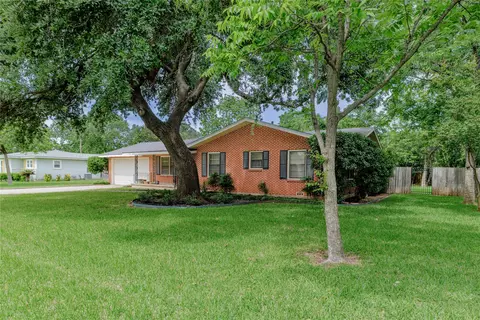 421 Bellaire Dr, Woodway, TX 76712