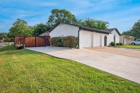 2143 Lake By Dr, Irving, TX 75060
