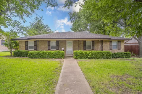 1813 Hampshire St, Grand Prairie, TX 75050