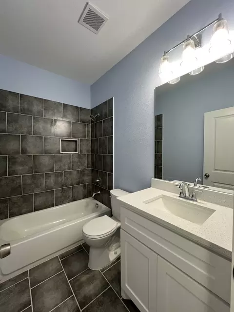 Bath - 1317 E Tucker St, Fort Worth, TX 76104 photo 1 of 5