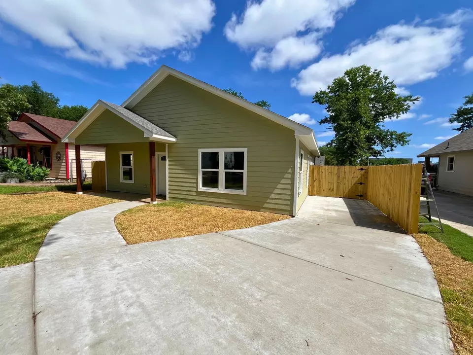 Exterior - 1317 E Tucker St, Fort Worth, TX 76104 photo 3 of 6