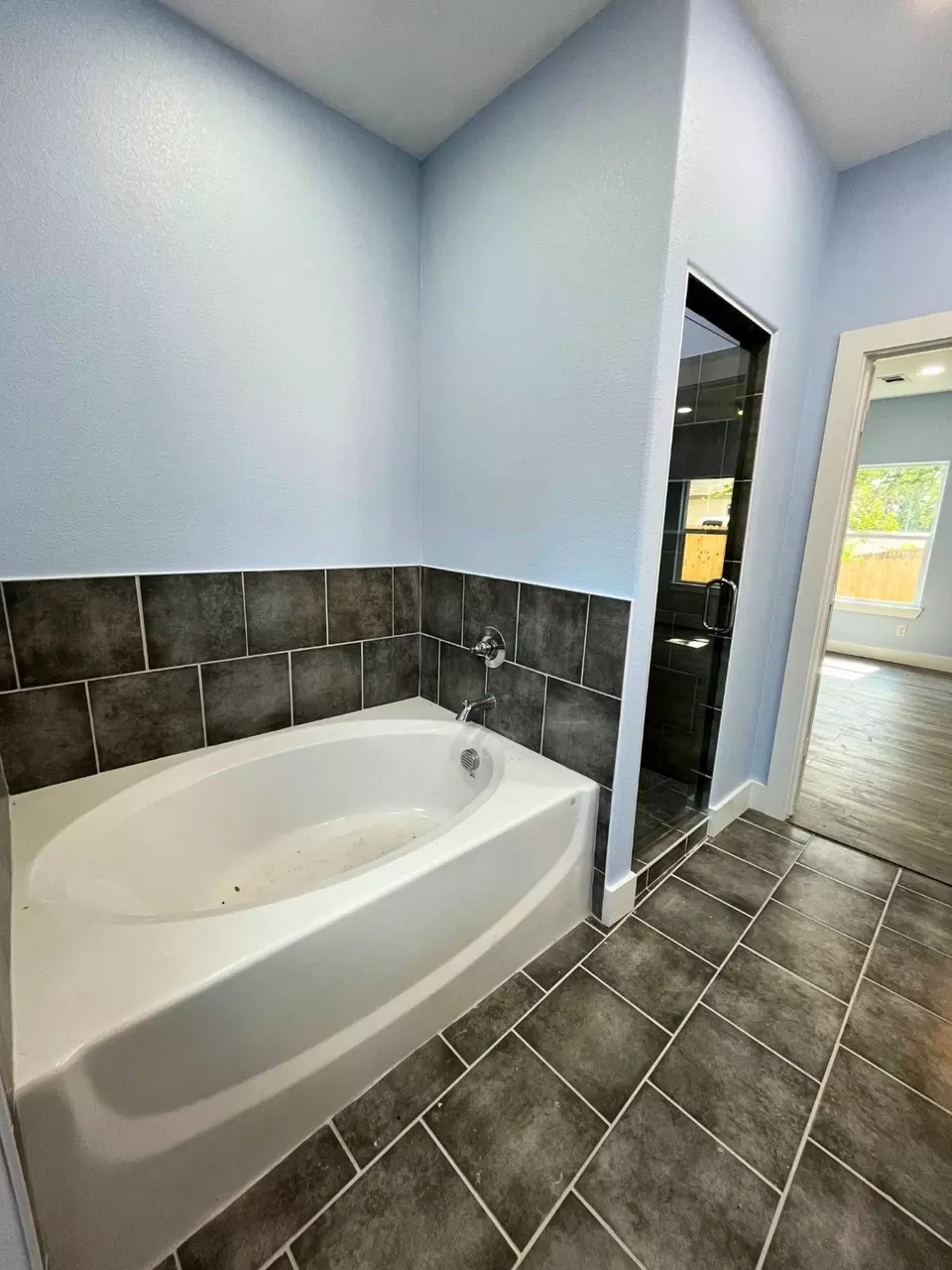 Bath - 1317 E Tucker St, Fort Worth, TX 76104 photo 5 of 5