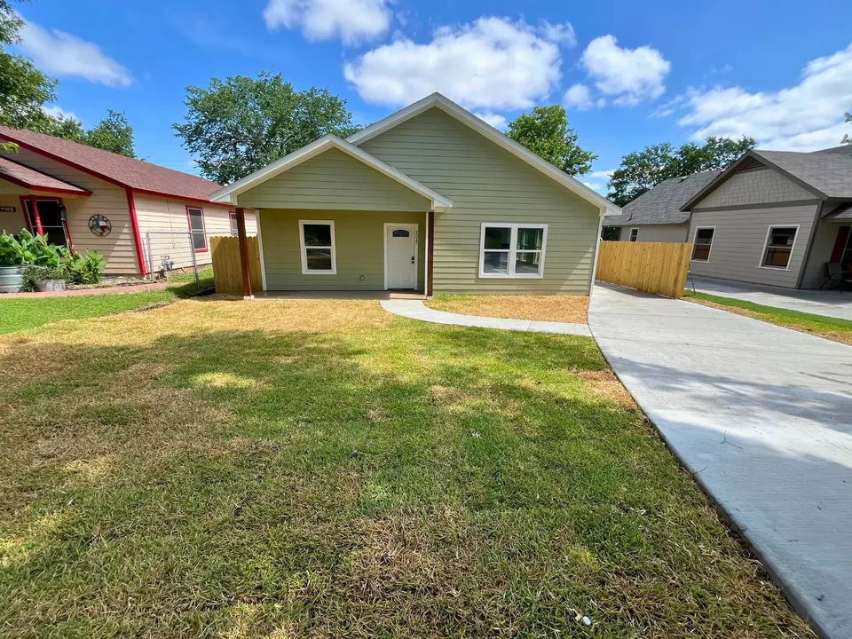 Exterior - 1317 E Tucker St, Fort Worth, TX 76104 photo 2 of 6