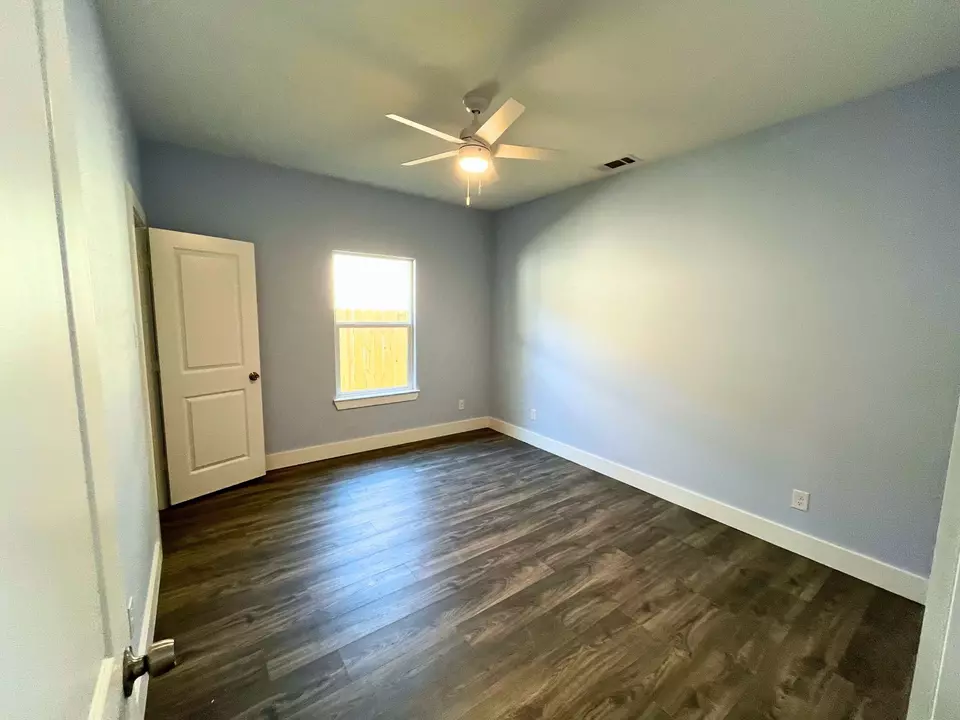 Bedroom - 1317 E Tucker St, Fort Worth, TX 76104 photo 5 of 6