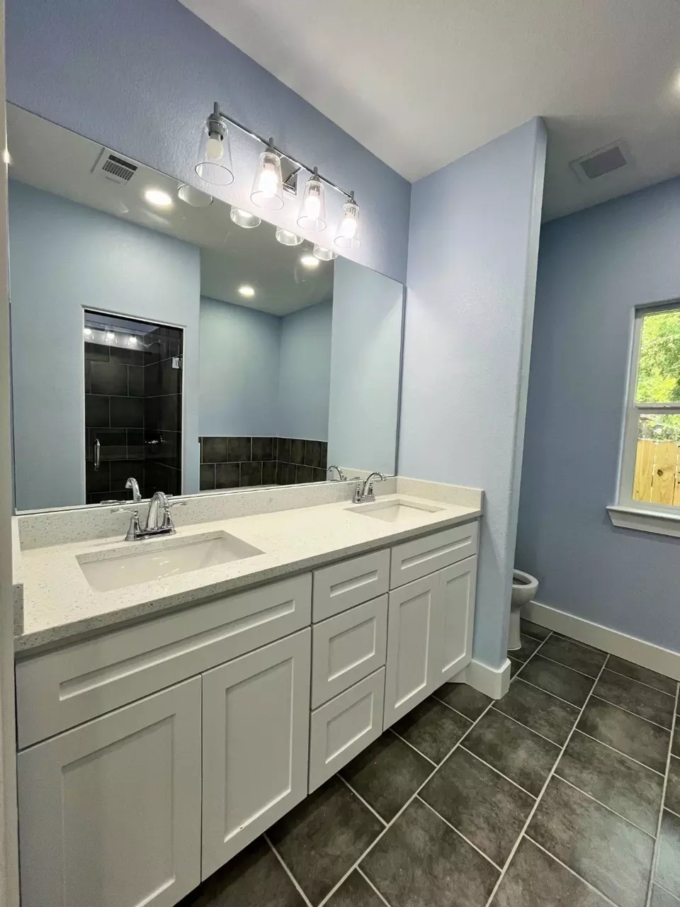 Bath - 1317 E Tucker St, Fort Worth, TX 76104 photo 2 of 5