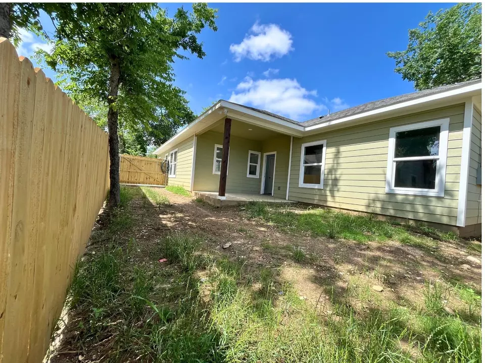 Exterior - 1317 E Tucker St, Fort Worth, TX 76104 photo 6 of 6