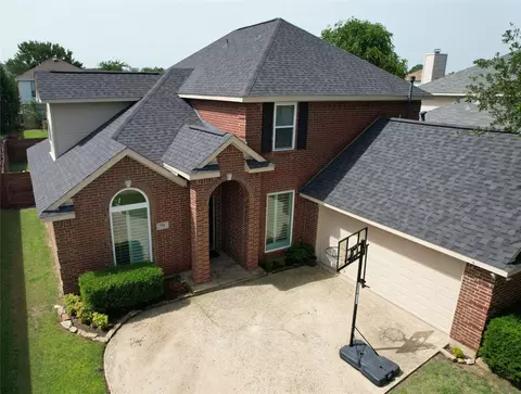 708 W Lonesome Dove Trl, Arlington, TX 76001