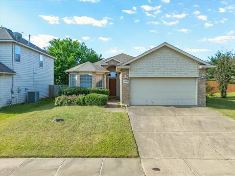 7404 Sunray Dr, Fort Worth, TX 76120