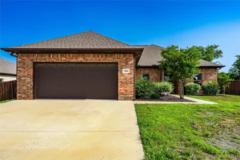 2006 Clay St, Mabank, TX 75147
