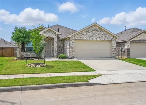 833 Amberwood Ct, Fort Worth, TX 76177