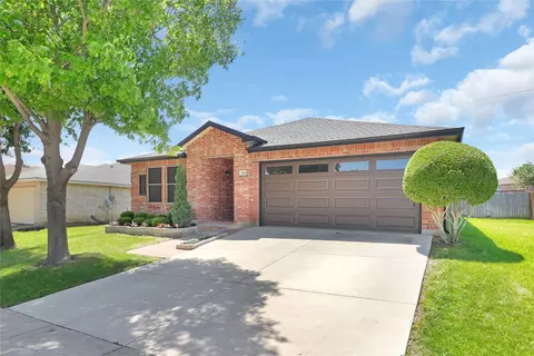 700 Harris Ridge Dr, Arlington, TX 76002