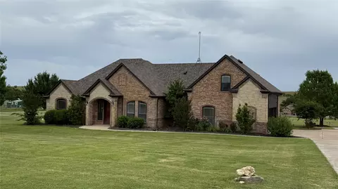 124 Heritage Pkwy W, Decatur, TX 76234