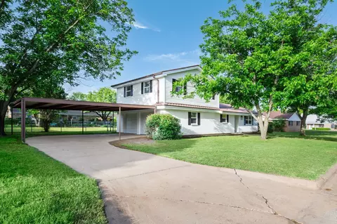 2502 SE 14th St, Mineral Wells, TX 76067