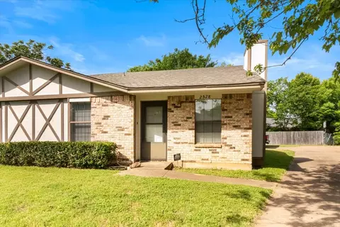 2528 Indigo Ln, Arlington, TX 76015