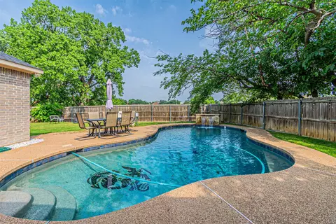 738 Laramie Dr, Lewisville, TX 75077