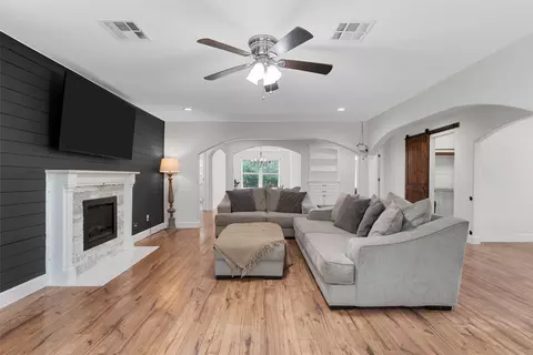 7031 Steinbeck Bend Dr, Waco, TX 76708 photo 5