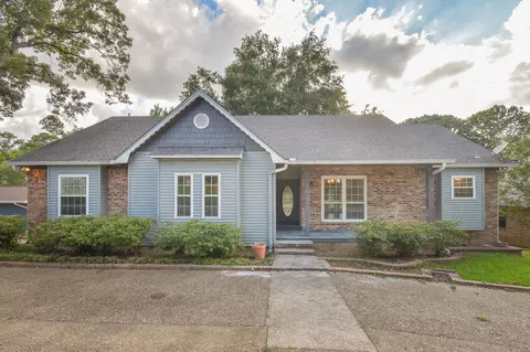 104 Williamsburg Ln, Bullard, TX 75757