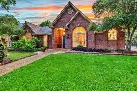 2633 Rollingshire Dr, Bedford, TX 76021
