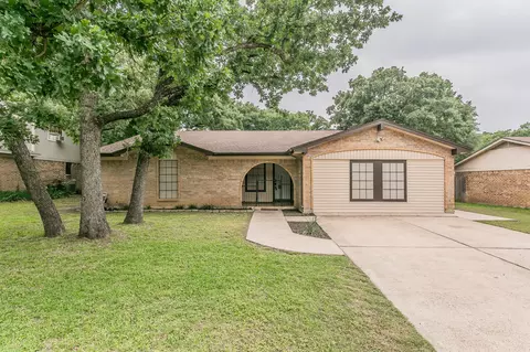 4212 Oak Country Dr, Arlington, TX 76017