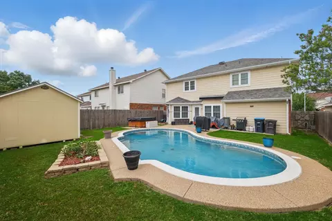 9829 Stoney Bridge Rd, Fort Worth, TX 76108