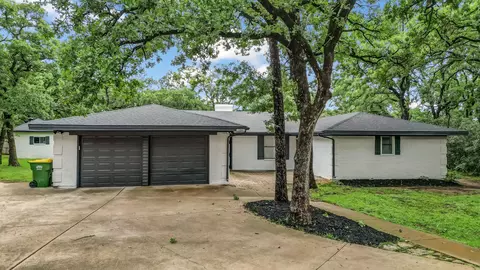 104 Shadowoak Ct, Burleson, TX 76028