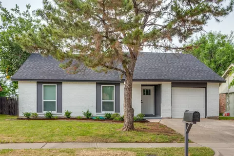 2417 Rock Haven St, Arlington, TX 76018