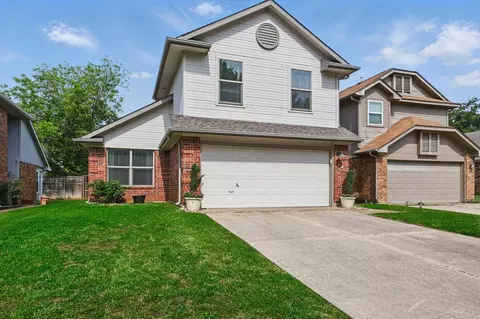 932 Boxwood Dr, Lewisville, TX 75067