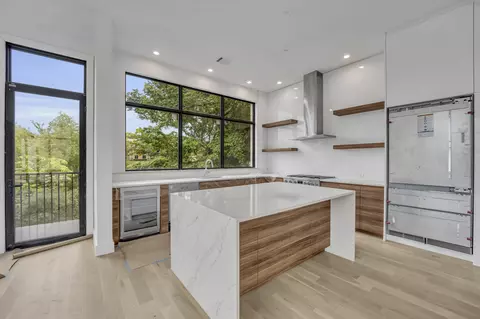 610 N Oak Cliff Blvd #301, Dallas, TX 75208