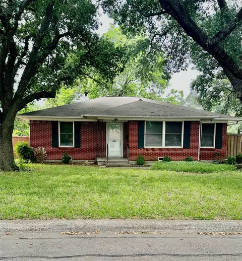 2952 Eric Ln, Farmers Branch, TX 75234